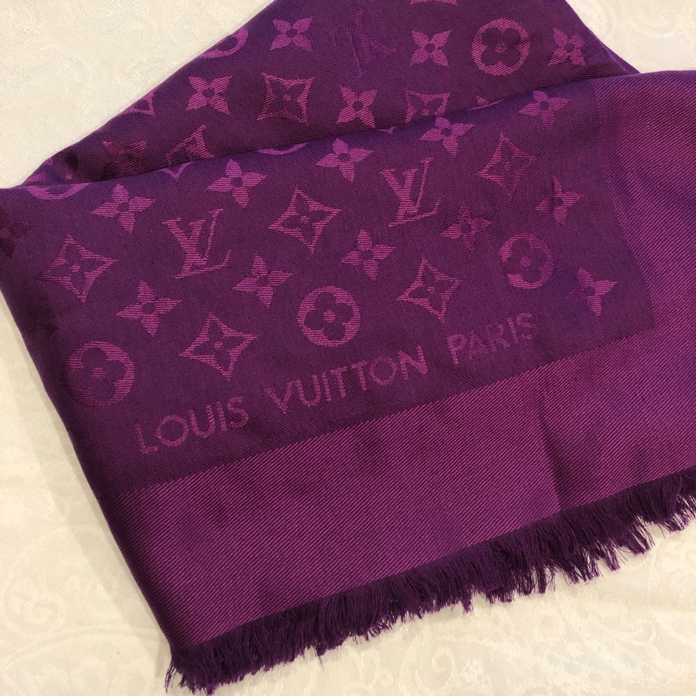 Classic Louis Vuitton Monogram Shawl